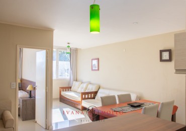 Departamento 2 ambientes muy luminoso con cochera cubierta - Ideal para vivienda o inversion
