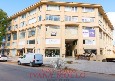 LOCAL COMERCIAL CENTRICO A LA VENTA CON FINANCIACION- PASEO EL AGORA