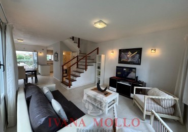Triplex en venta 4 ambientes en Pinamar con parque y pileta