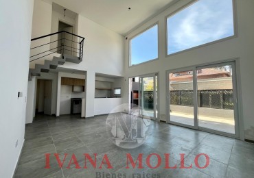 Duplex en venta 3 ambientes a estrenar en Pinamar Centro con cochera y parrilla