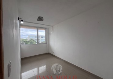 Oficina en alquiler anual en Pinamar centro 